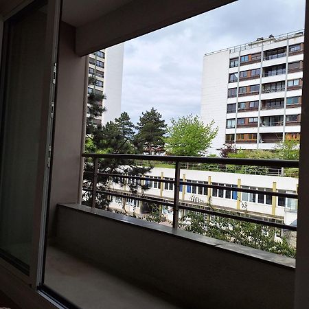Chic Parisian Studio Retreat Bright Spacious And Secure Parking Bagian luar foto