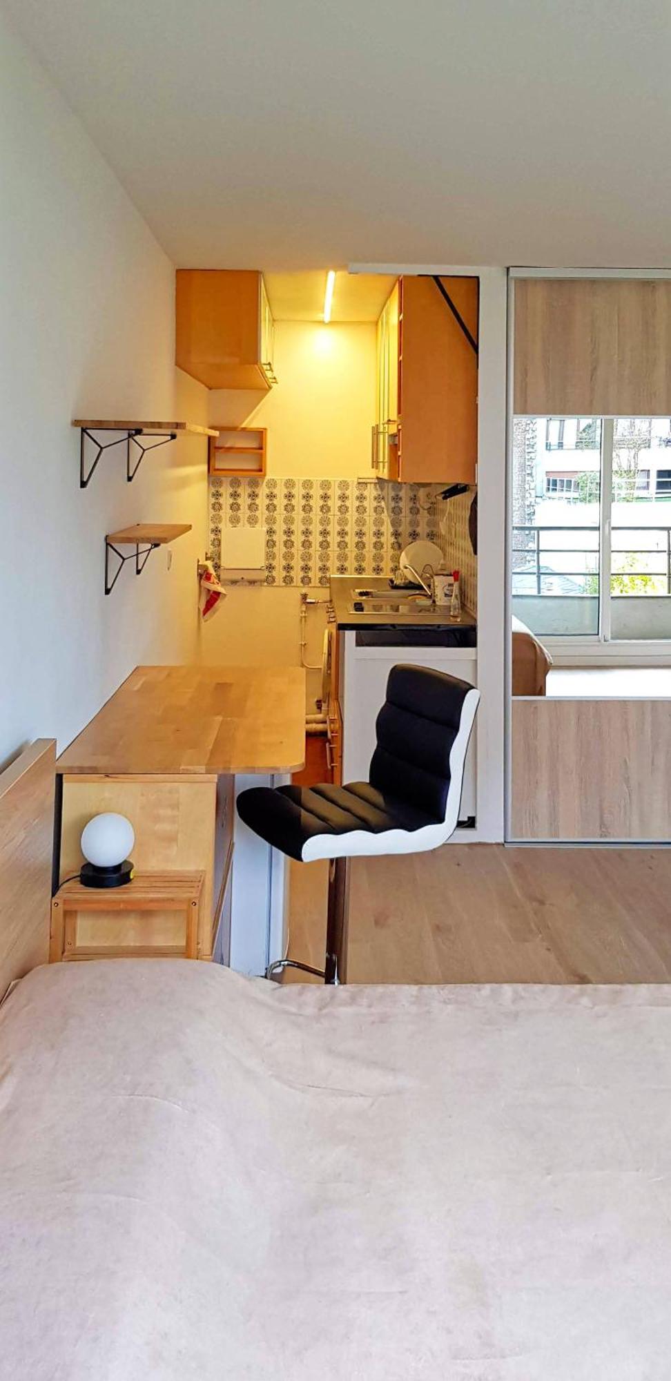 Chic Parisian Studio Retreat Bright Spacious And Secure Parking Bagian luar foto