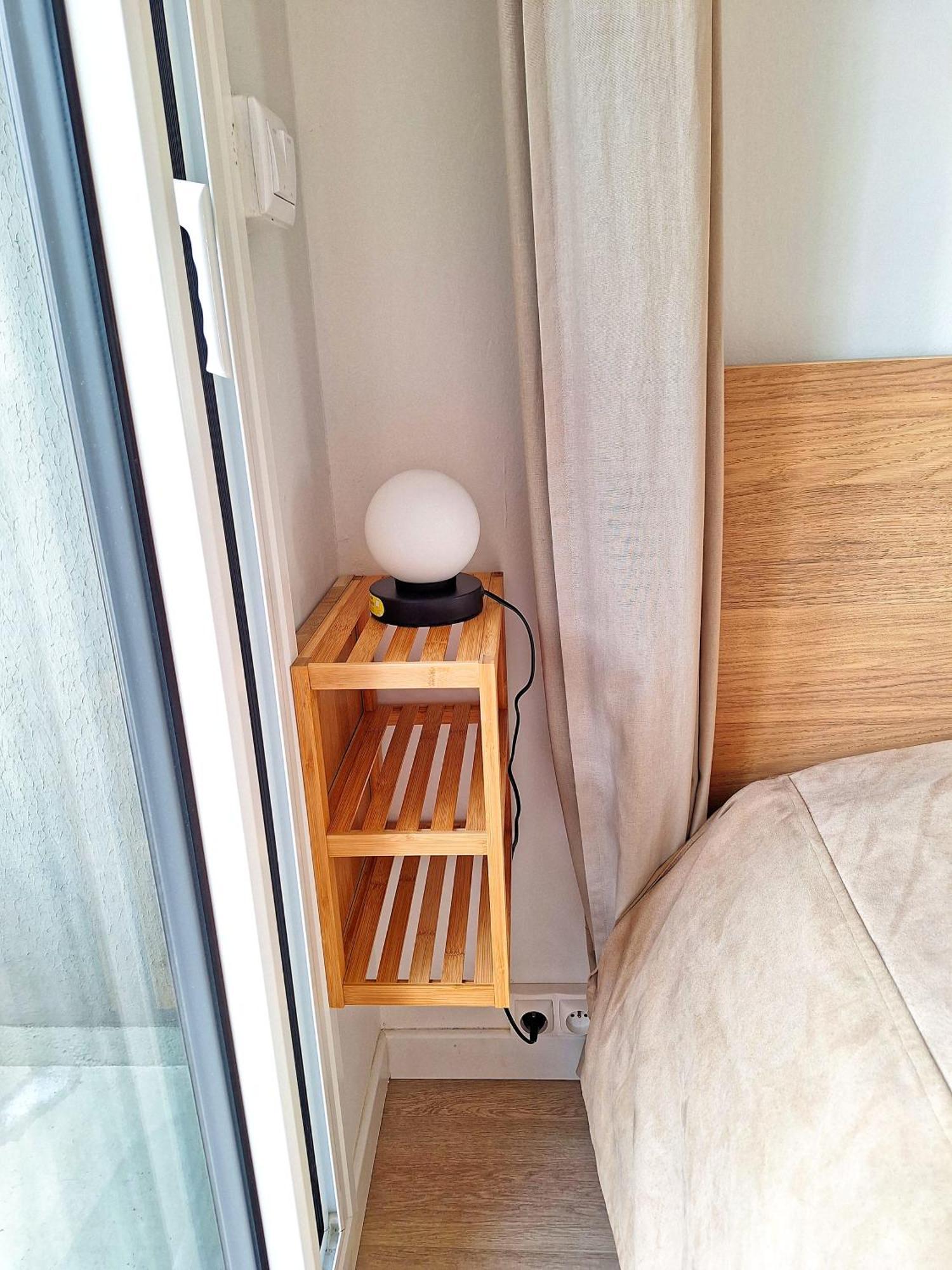 Chic Parisian Studio Retreat Bright Spacious And Secure Parking Bagian luar foto
